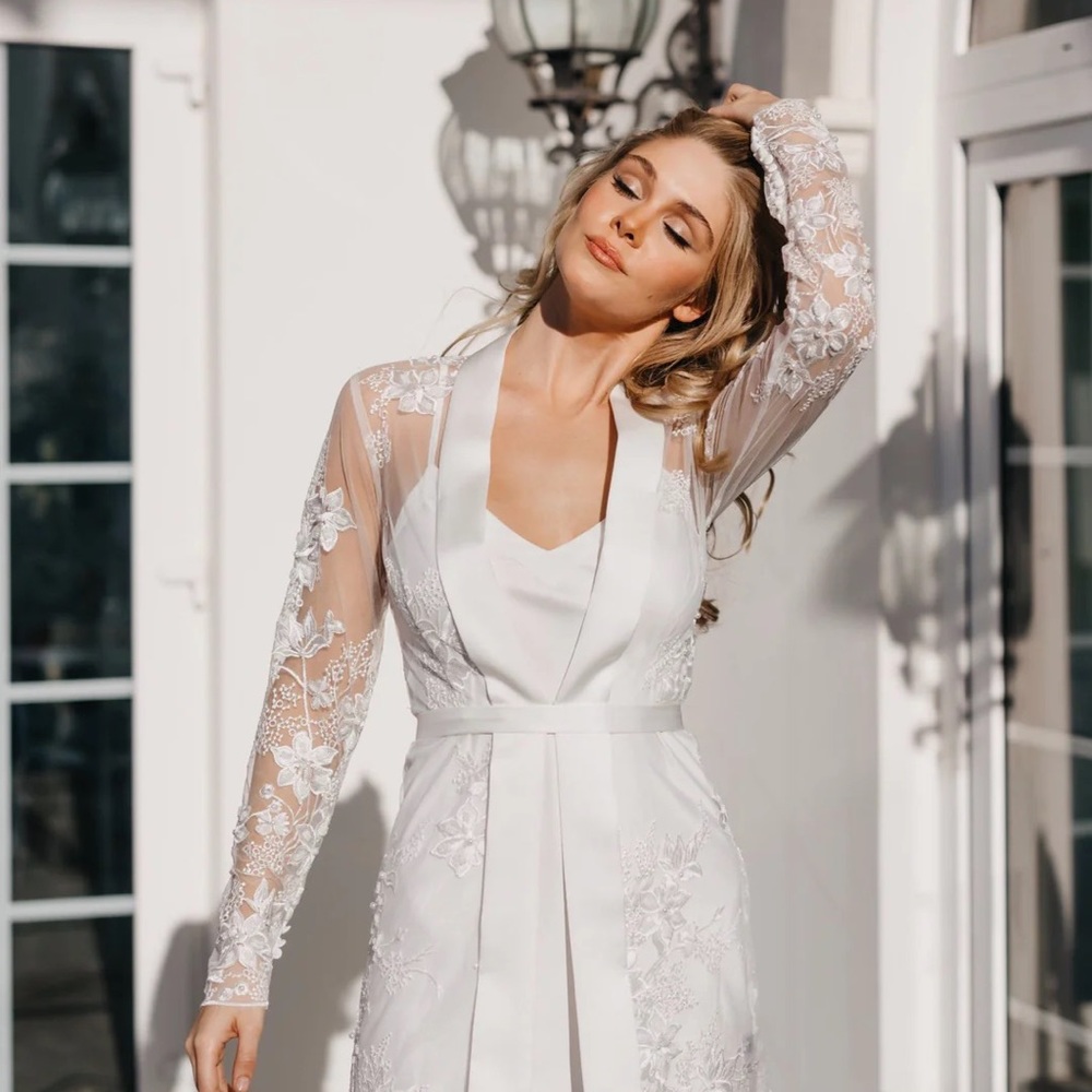 Le Rose Grace Pearl Beaded Robe - Inclused Slip (NWT)